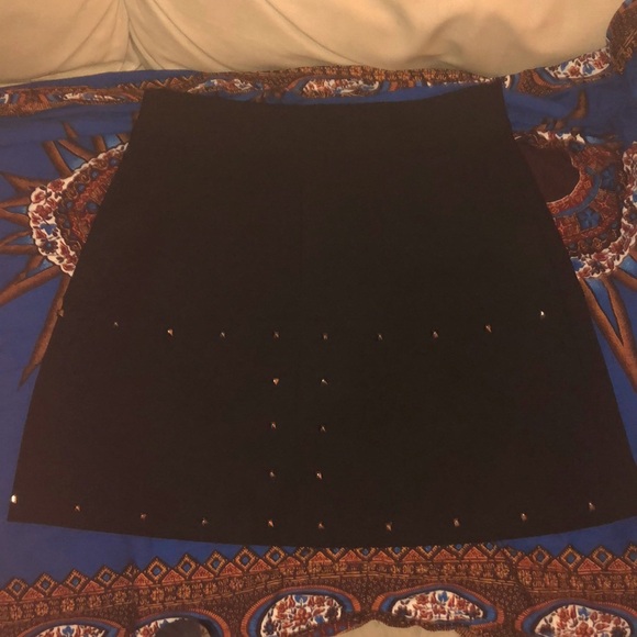 ZARA WOMEN BEAUTIFUL STUDDED MINI SKIRT SMALL - Picture 2 of 10